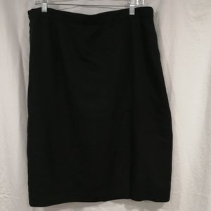 Black skirt with front pleat